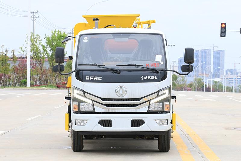 東風(fēng)小多利卡餐廚垃圾車 6方-方罐