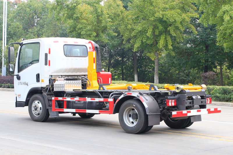 東風(fēng)柳汽- L2勾臂套臂垃圾車-可上藍(lán)牌 6方生活垃圾箱 建筑垃圾箱