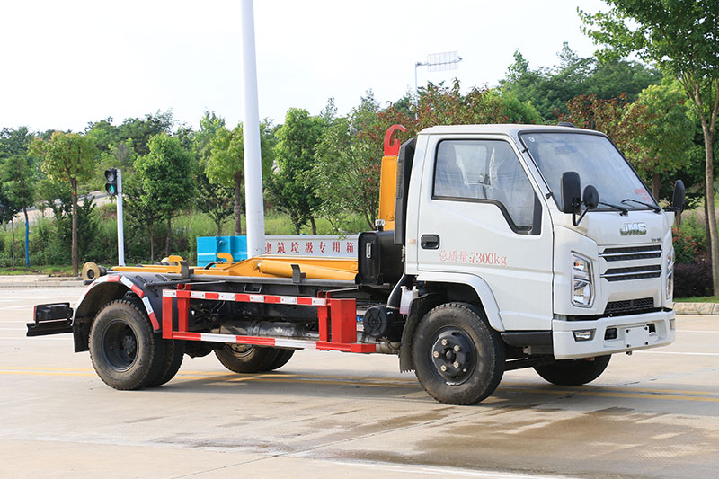 江鈴順達3360軸距勾臂垃圾車（選裝套臂） 5方生活垃圾箱 建筑垃圾箱