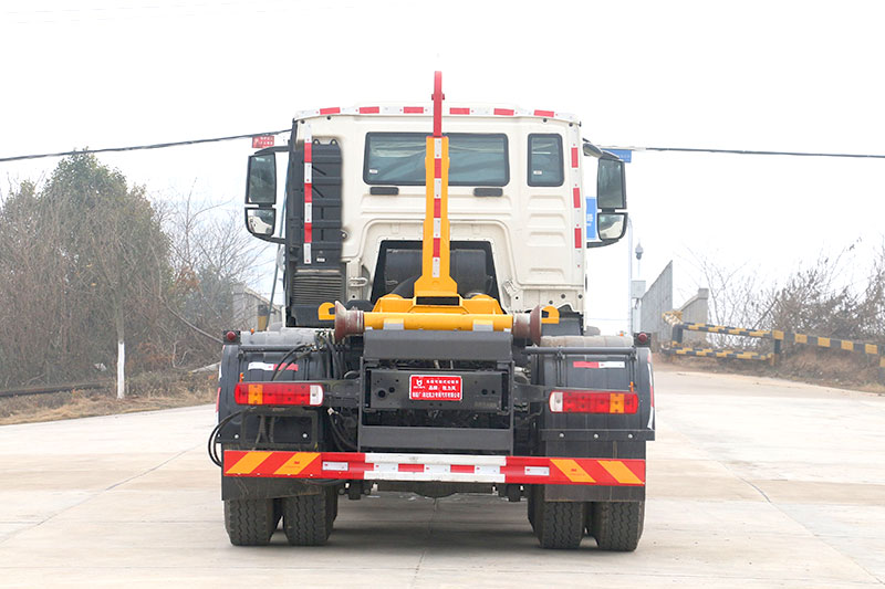 重汽豪沃后雙橋套臂垃圾車 20方