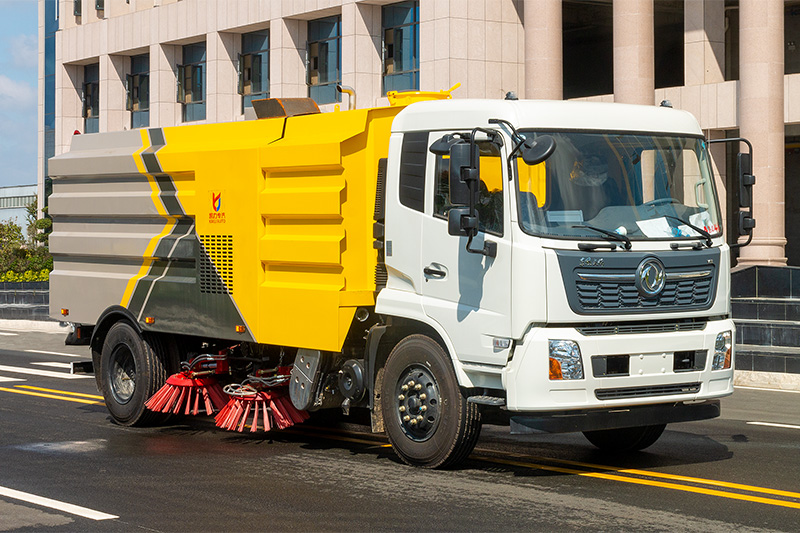 東風天錦掃路車   8方垃圾箱 4方清水箱