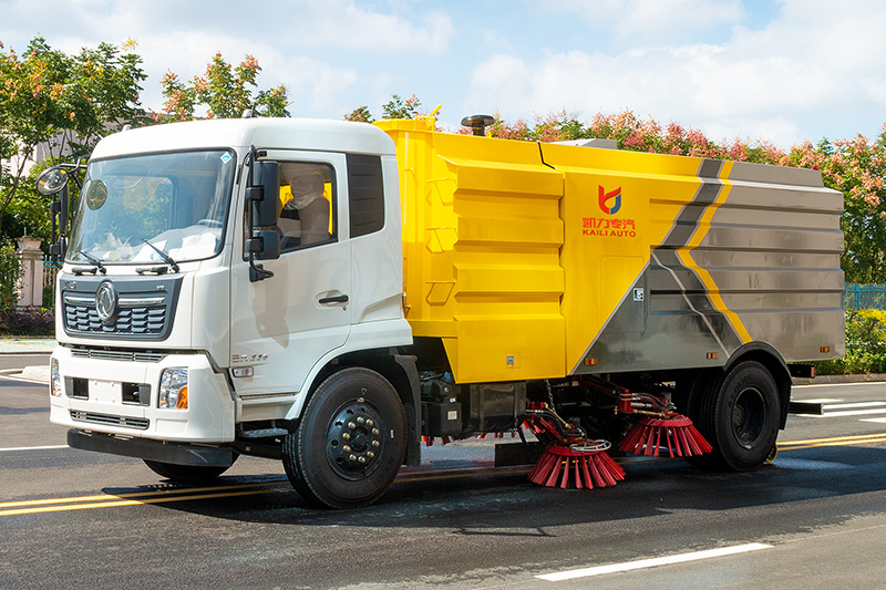 東風天錦掃路車   8方垃圾箱 4方清水箱