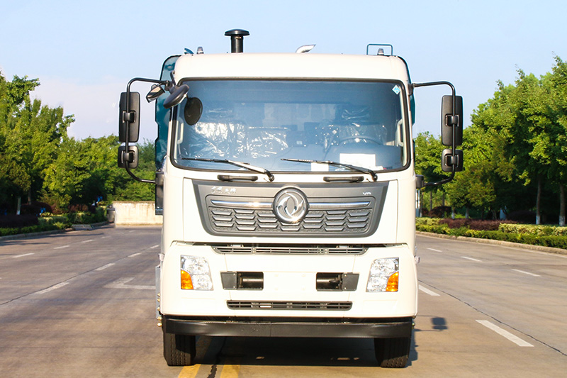 東風(fēng)天錦后置吸塵車  7方垃圾箱 3方清水箱