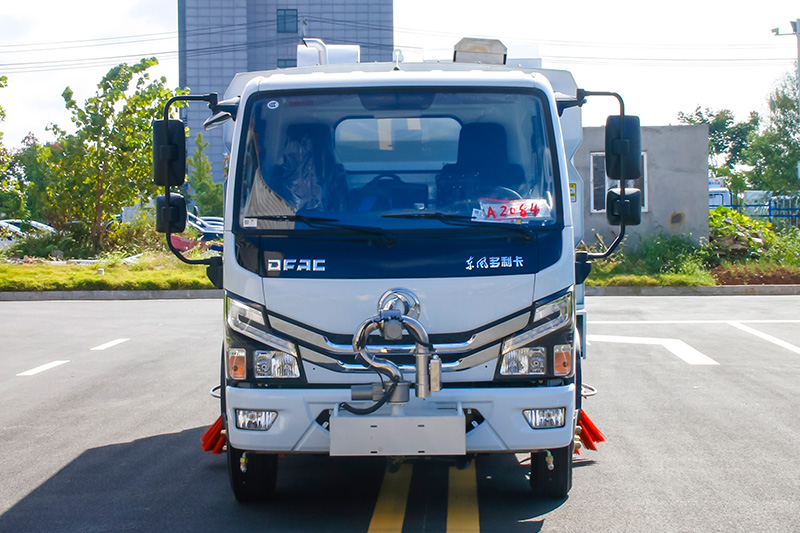 東風(fēng)小多利卡洗掃車  2.5垃圾箱  3方清水箱